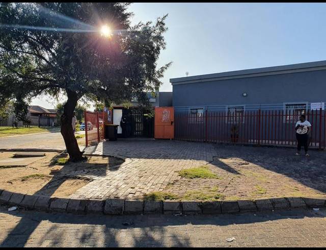 12 BEDROOM APARTMENT FOR SALE IN BEDWORTH PARK